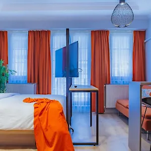  Отель Marcian's Column - Orange And Blue